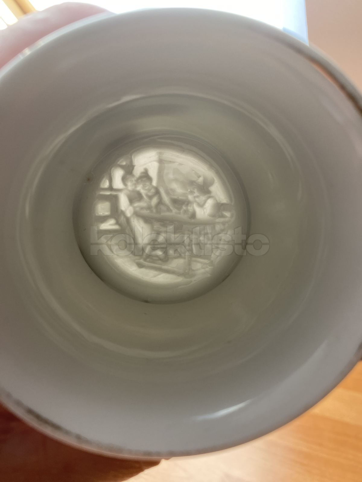 Porcelánový hrnek s průsvitkou