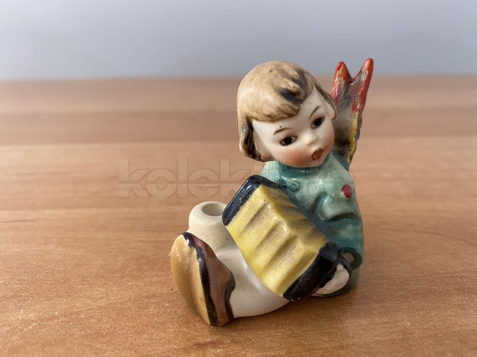 Porcelánová figurka ANDÍLEK S HARMONIKOU