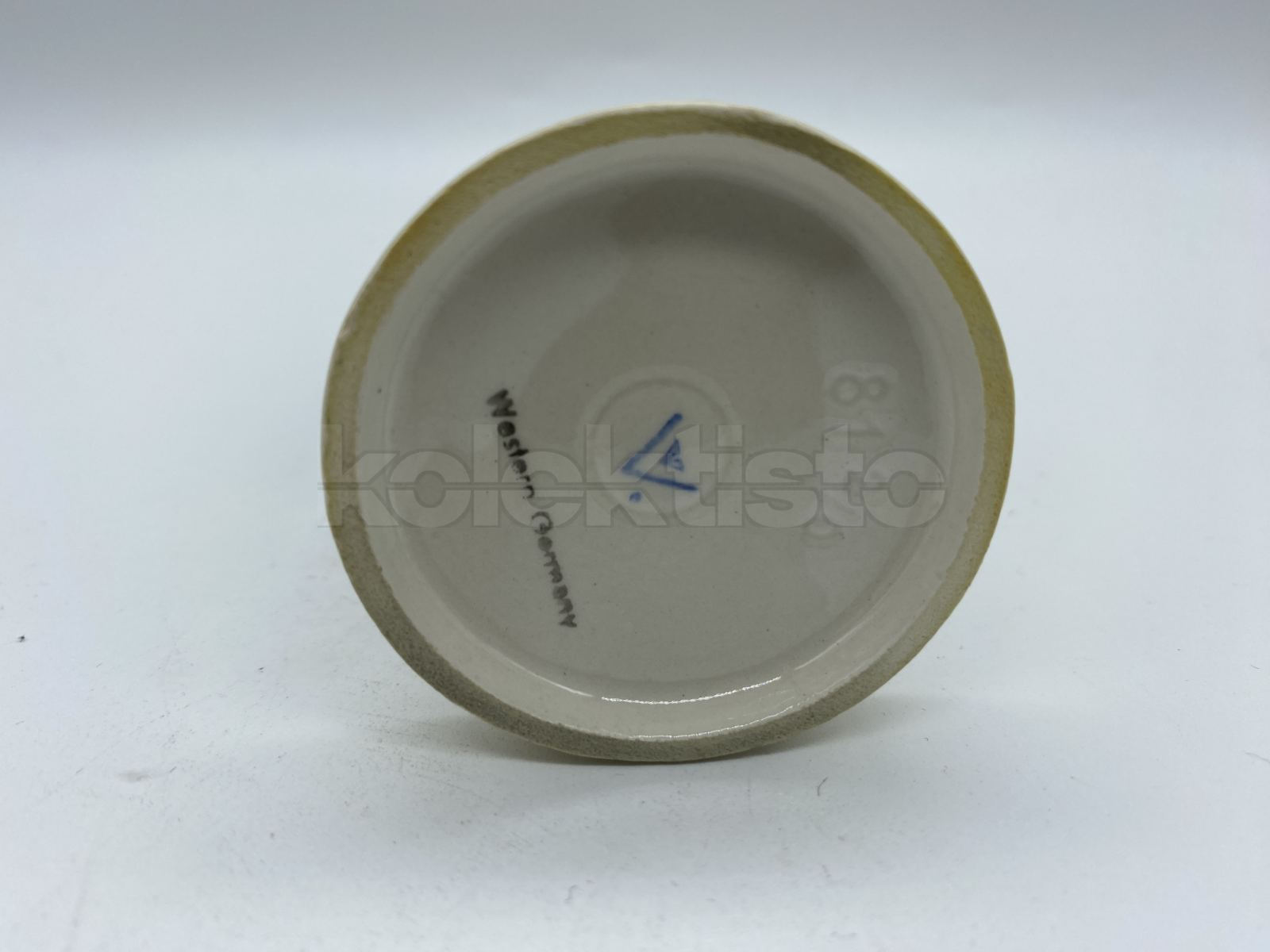 Porcelánová figurka DĚVČE S KOŠÍKEM