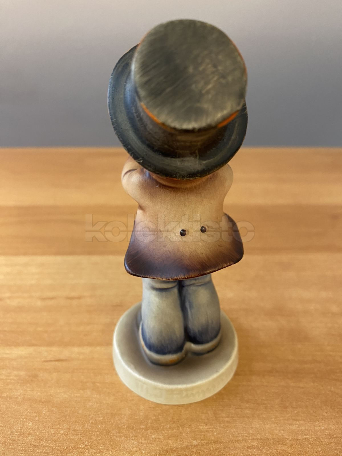 Porcelánová figurka CHLAPEC S TRUBKOU