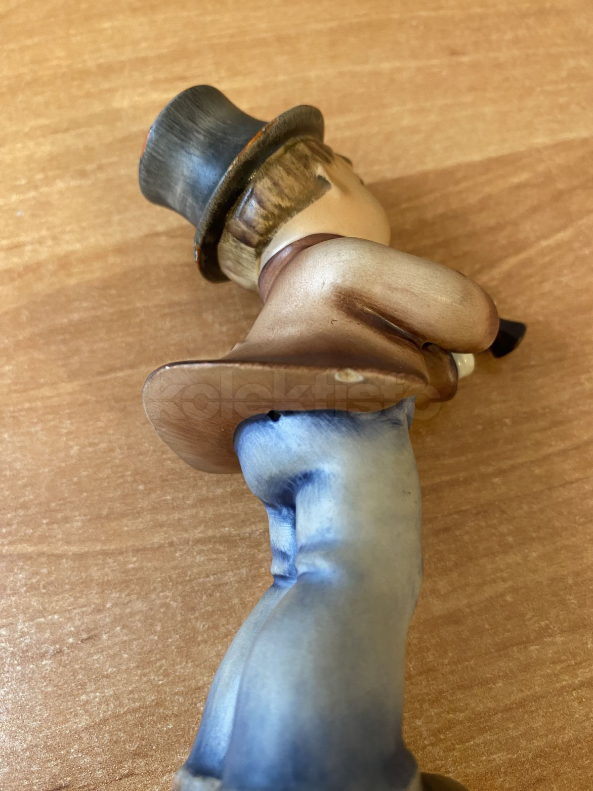 Porcelánová figurka CHLAPEC S TRUBKOU