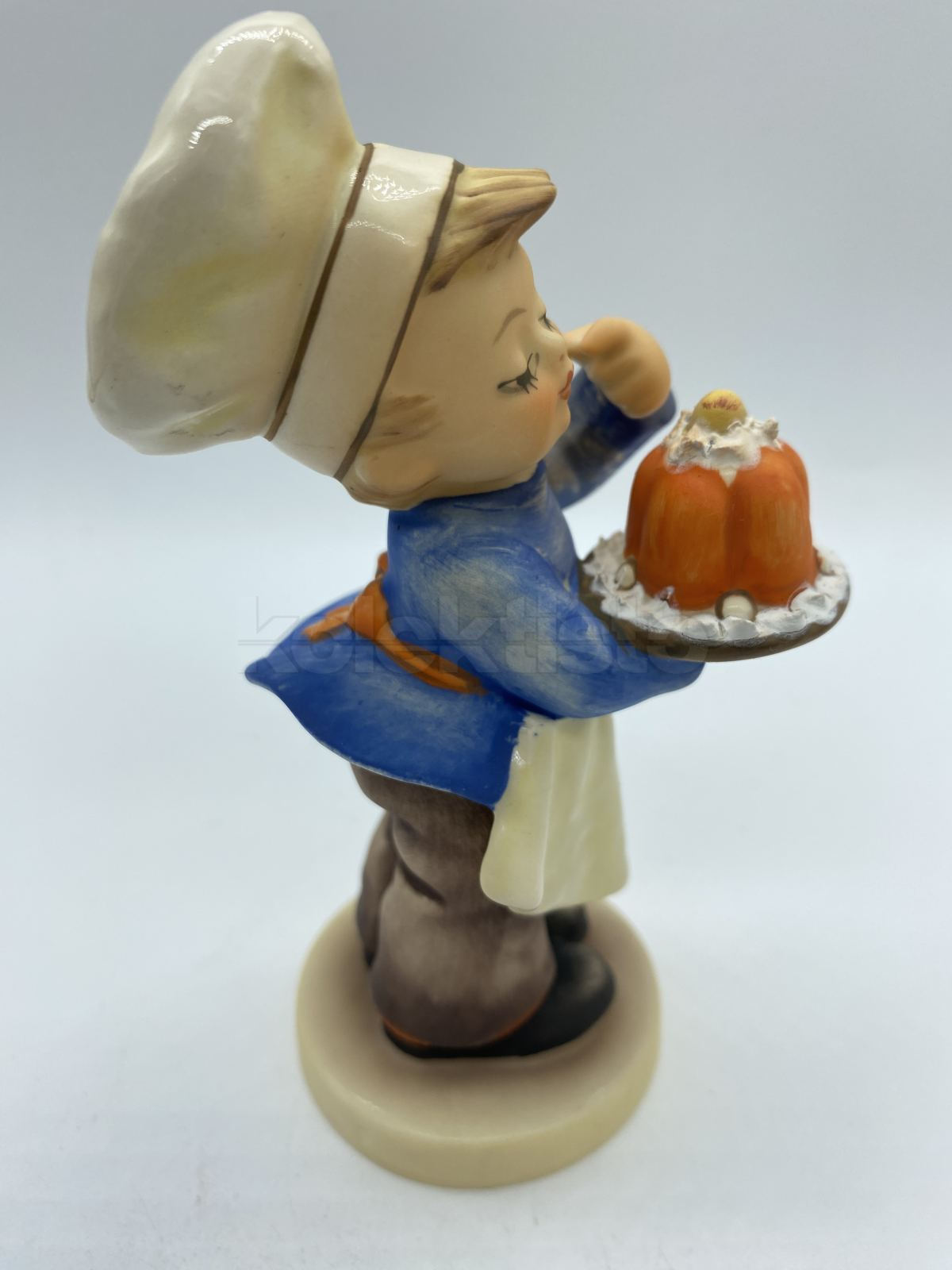 Porcelánová figurka MALÝ CUKRÁŘ