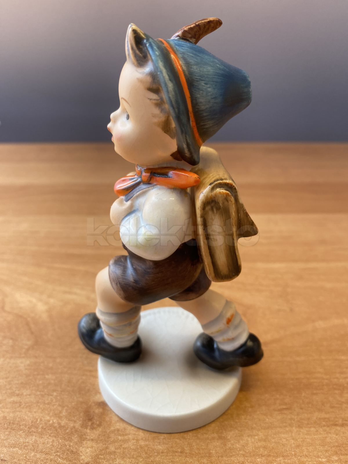 Porcelánová figurka ŠKOLÁK