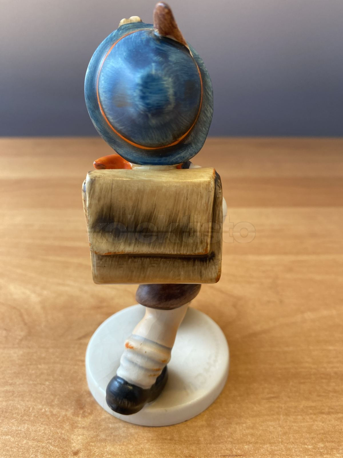 Porcelánová figurka ŠKOLÁK