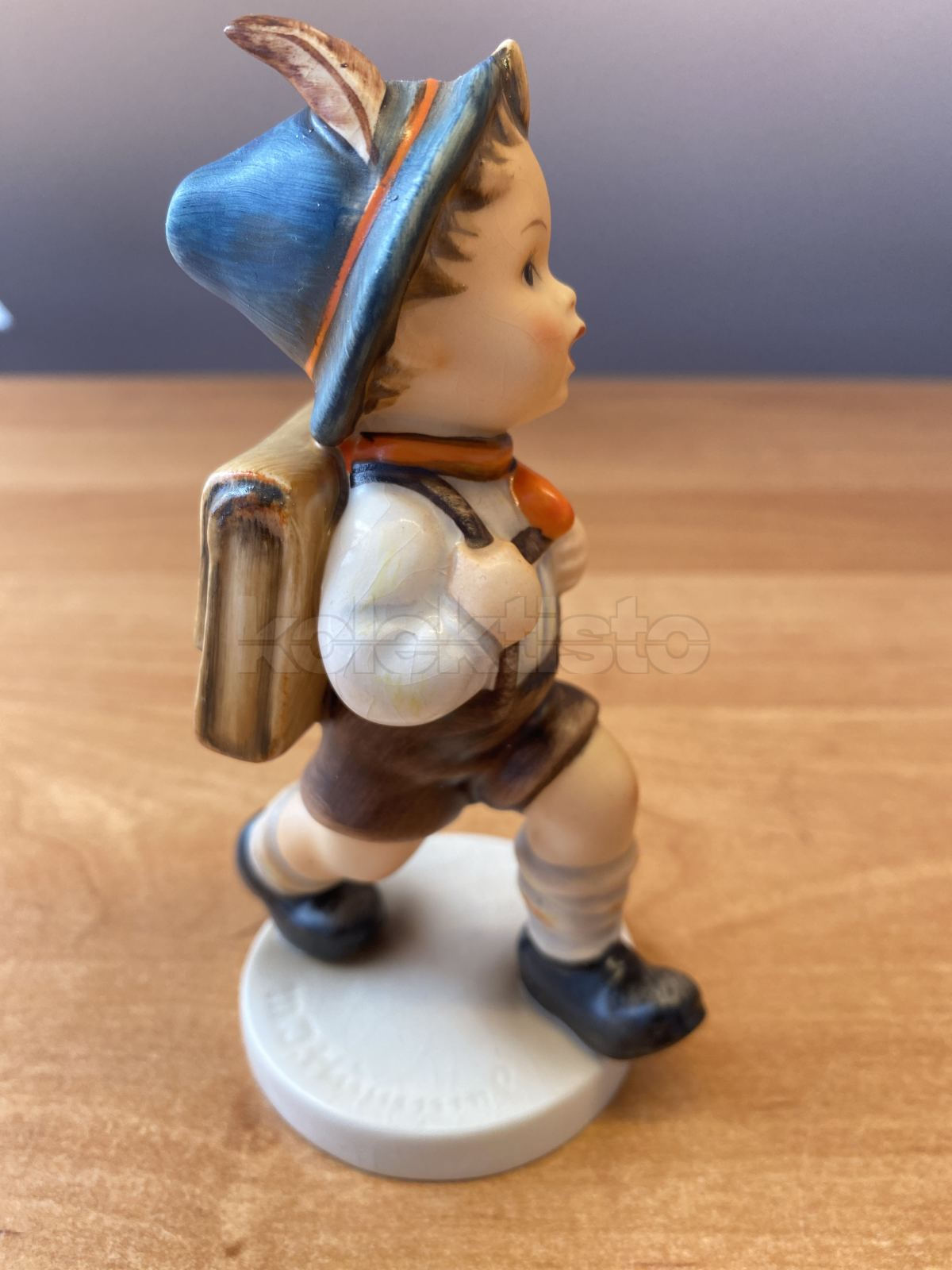 Porcelánová figurka ŠKOLÁK