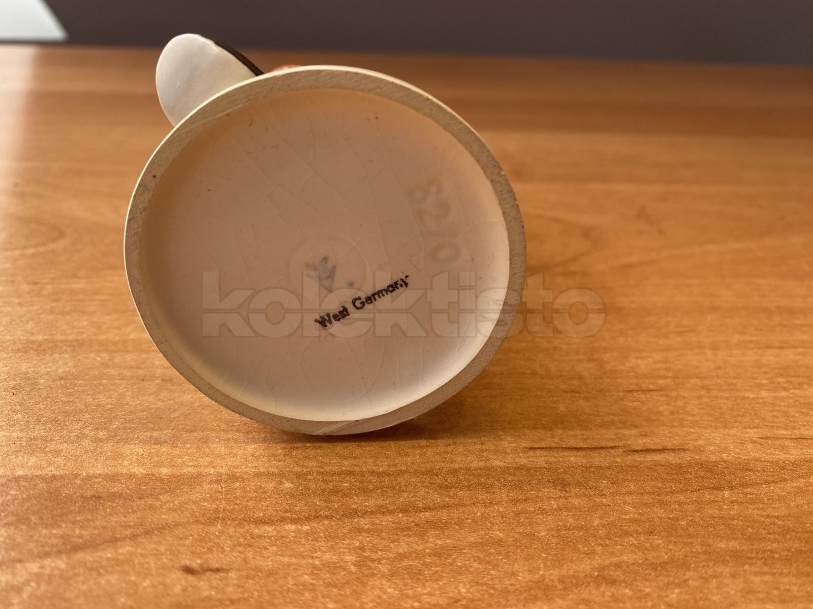 Porcelánová figurka ŠKOLÁK