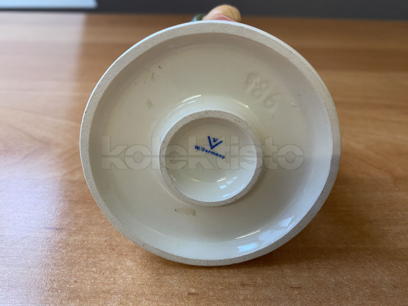 Porcelánová figurka HRÁČ NA BASU