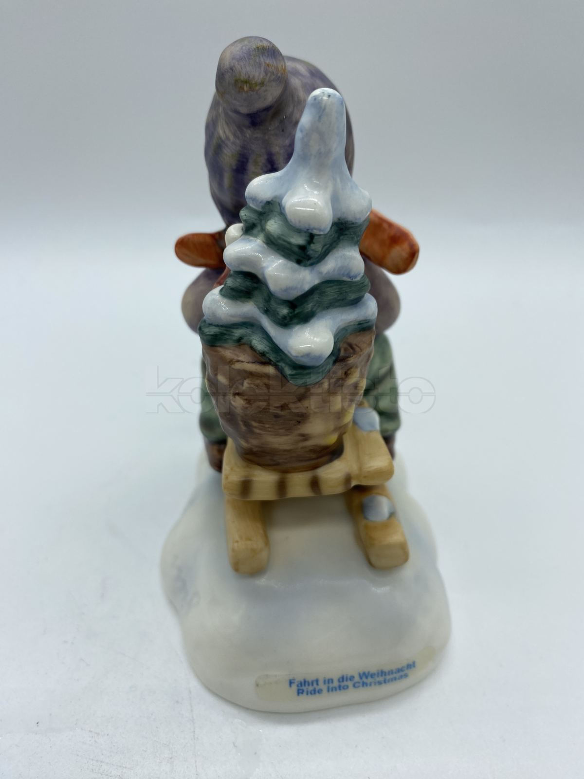 Porcelánová figurka CHLAPEC NA SANÍCH