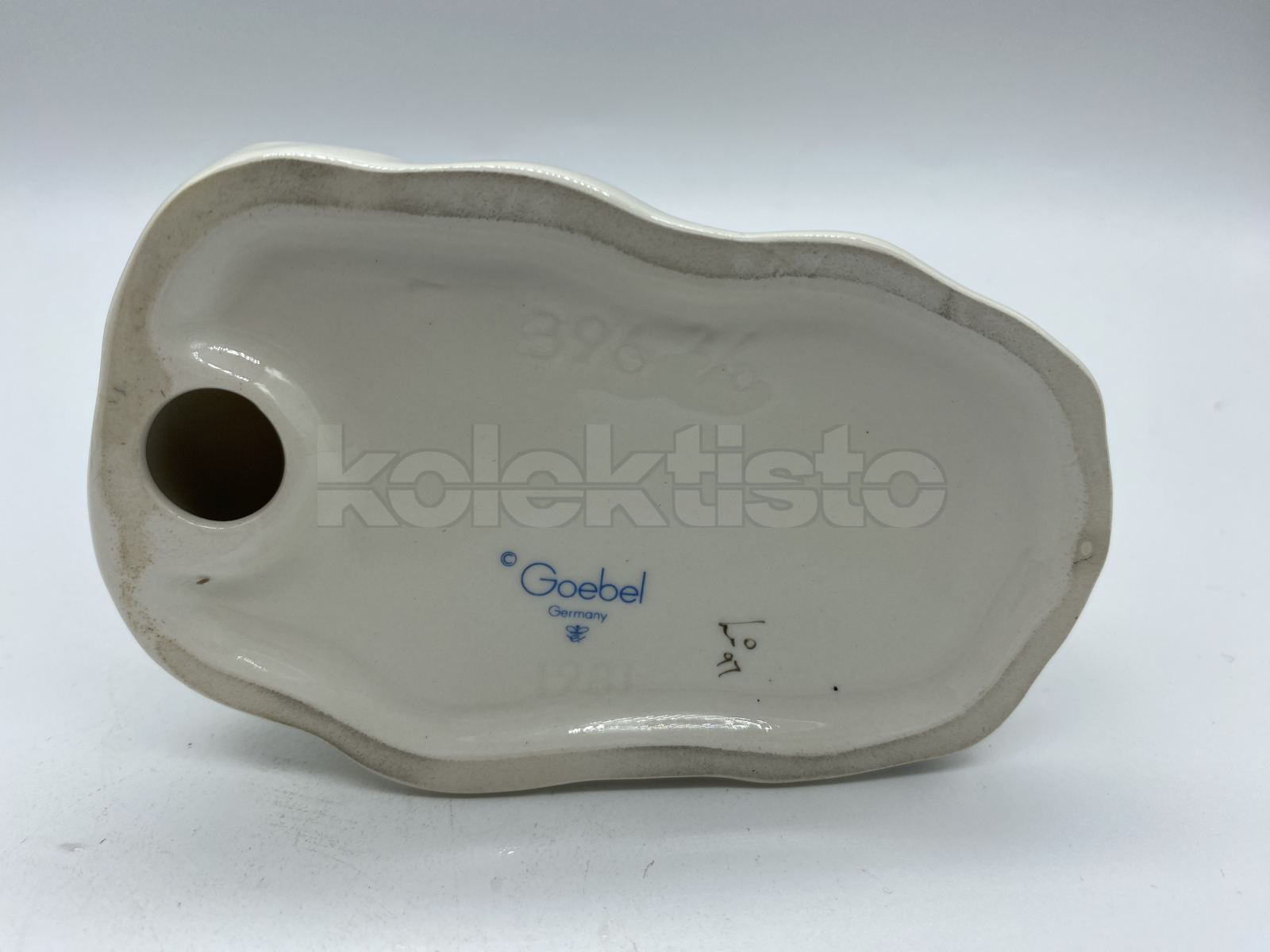 Porcelánová figurka CHLAPEC NA SANÍCH