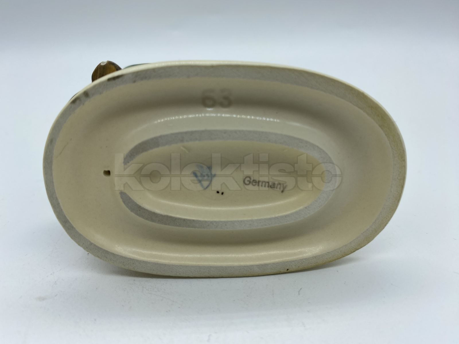 Porcelánová figurka CHLAPEC S PTÁČKEM