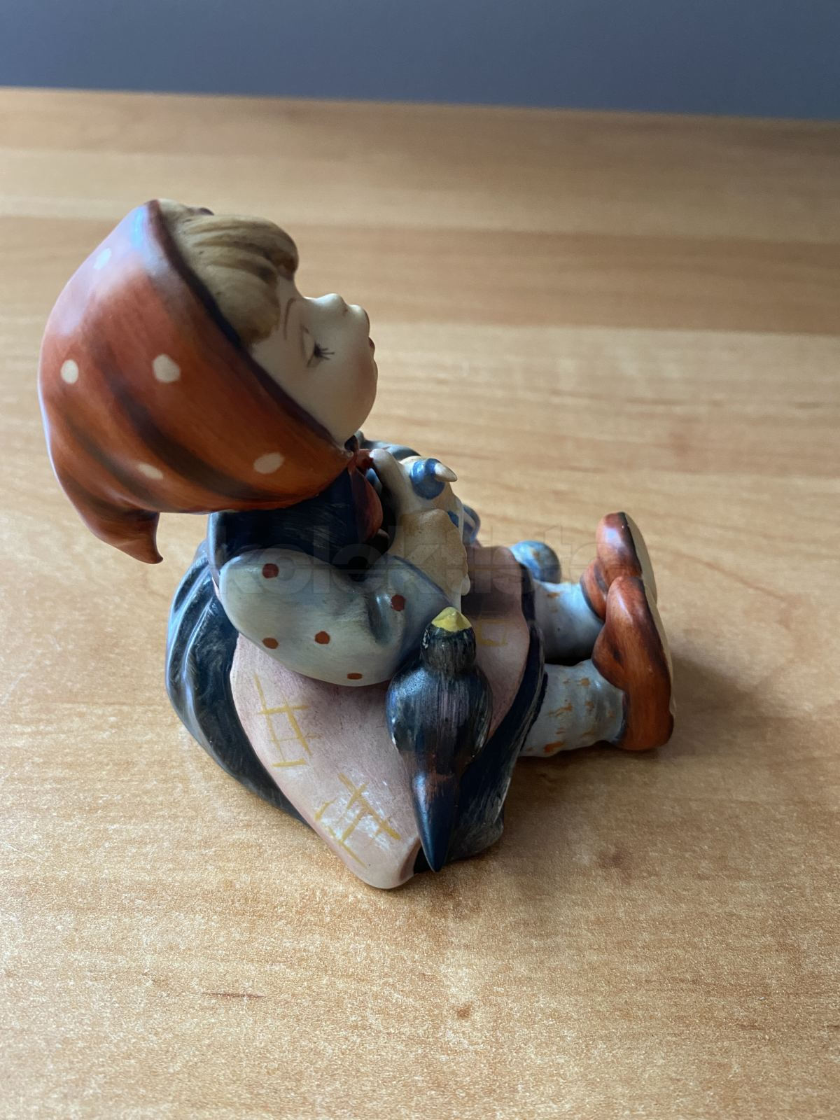 Porcelánová figurka DĚVČE S PTÁČKY