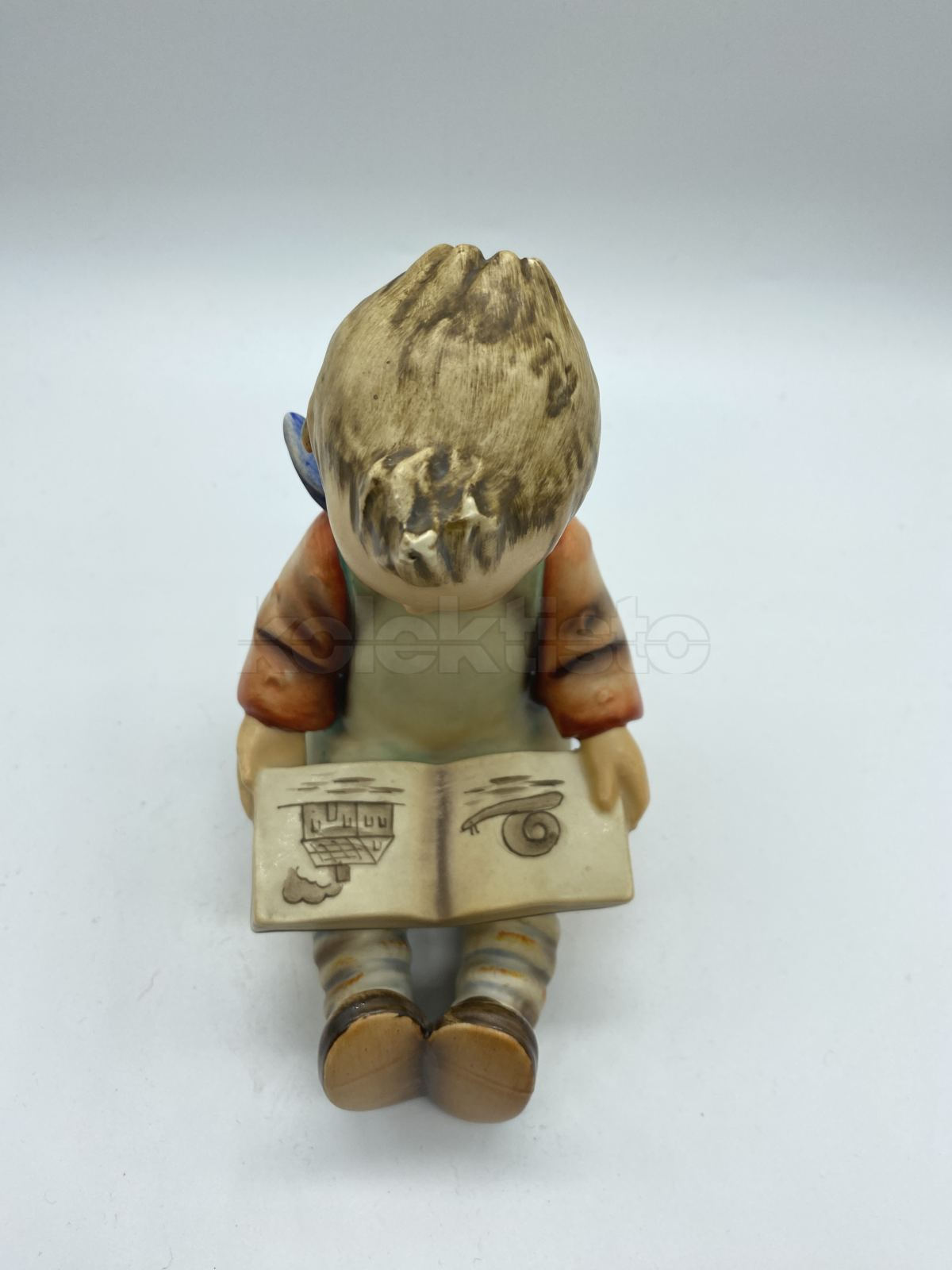 Porcelánová figurka ČTENÁŘ