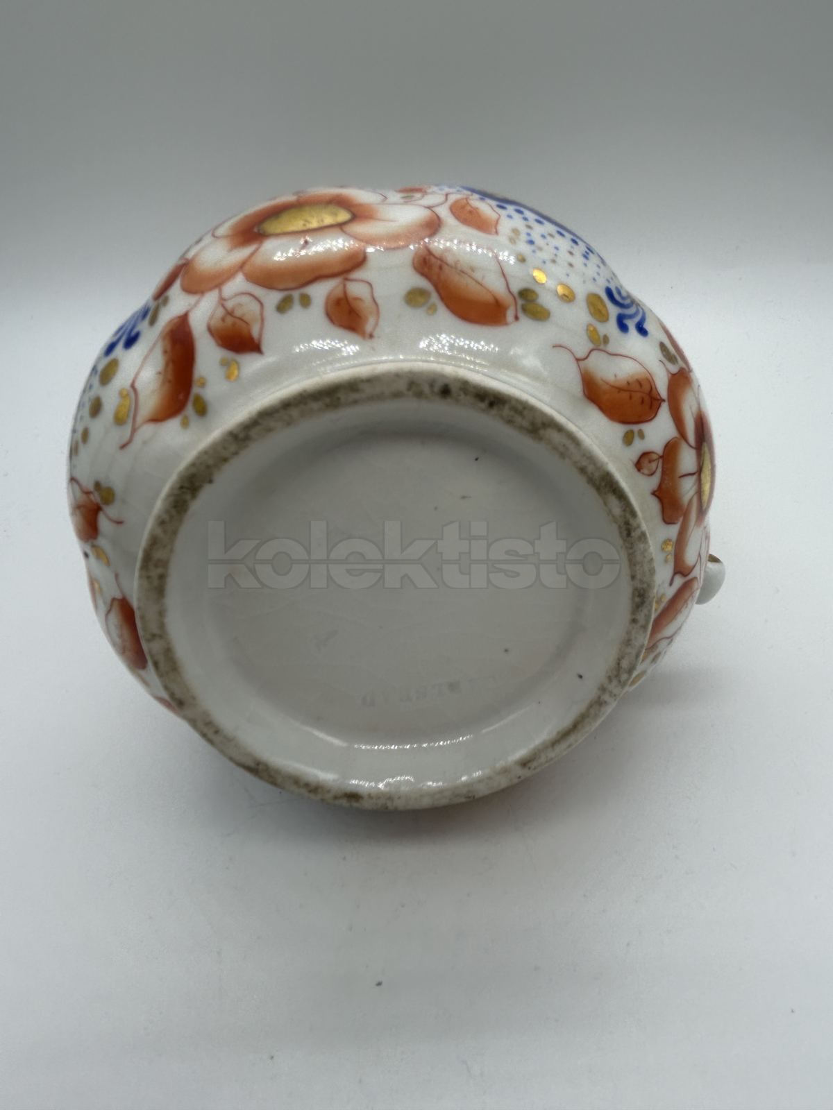 Porcelánová konvice na mléko