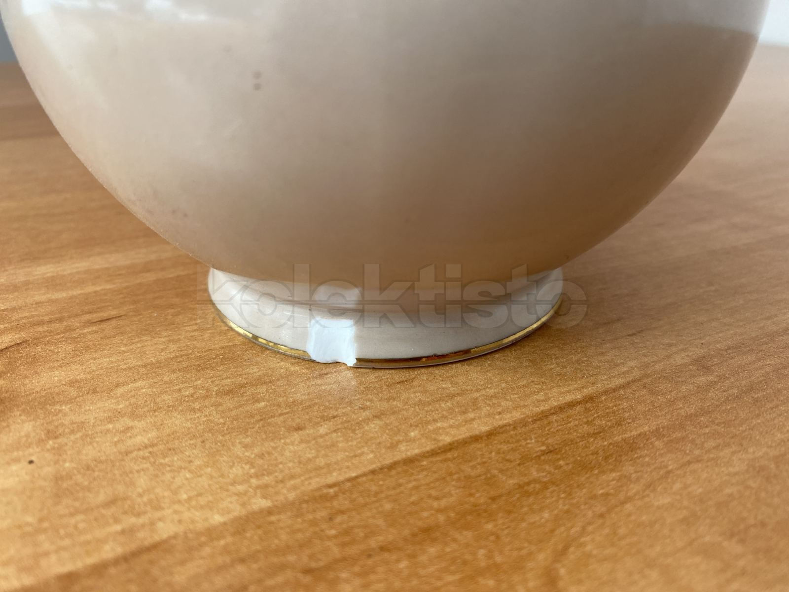 Porcelánová konvice na mléko s malovaným dekorem