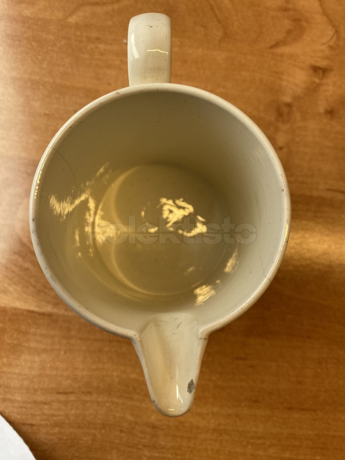 Porcelánová konvička