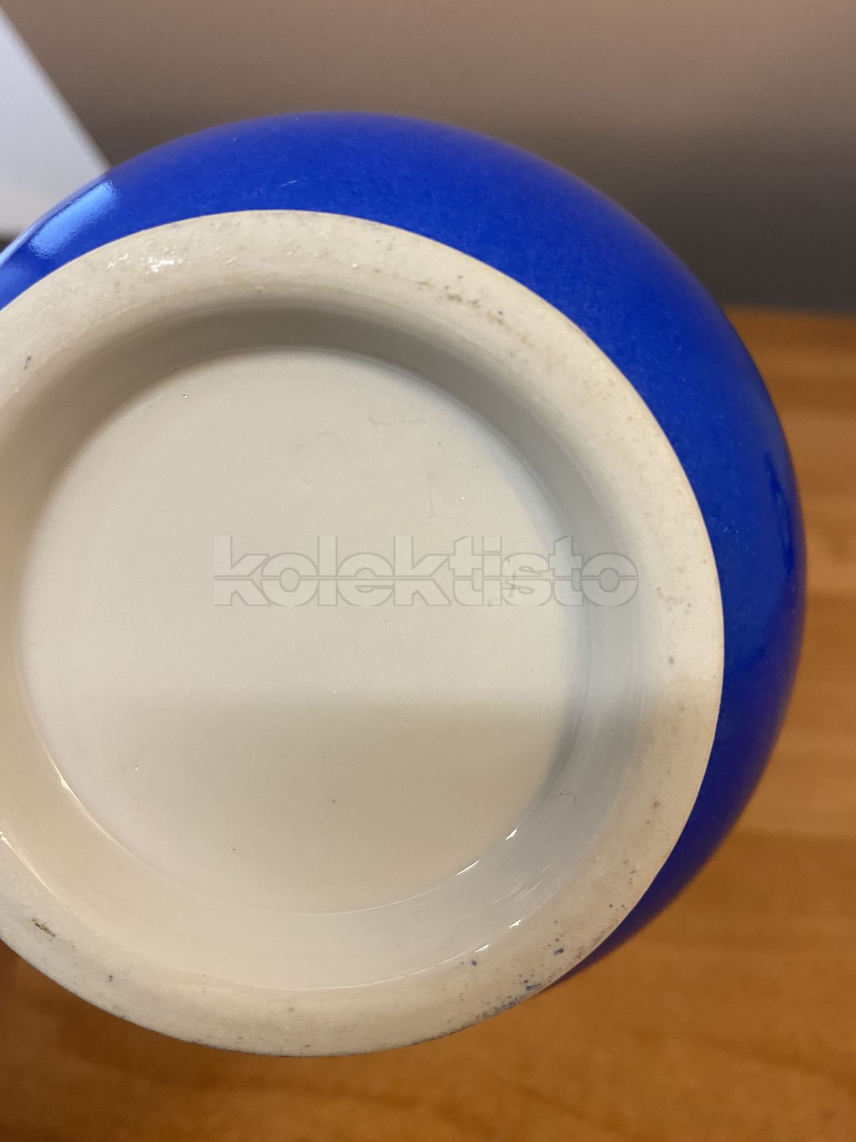 Porcelánová konvice na mléko
