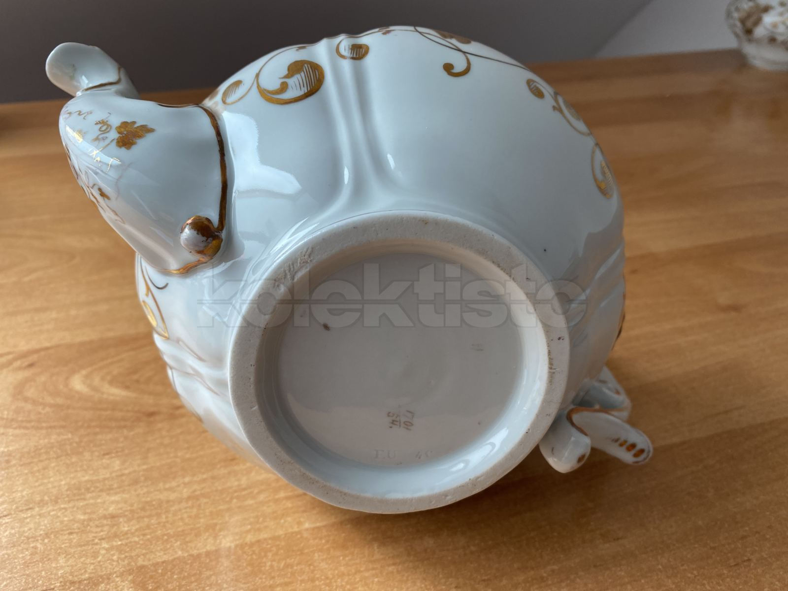 Porcelánová konvice