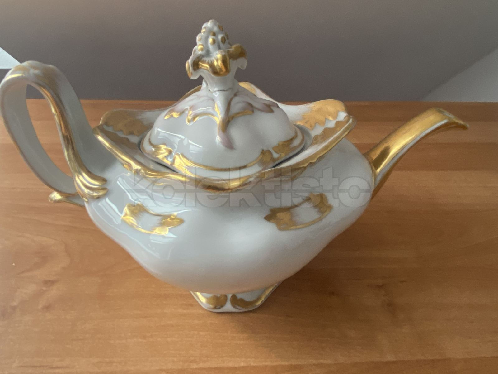 Porcelánová konvice