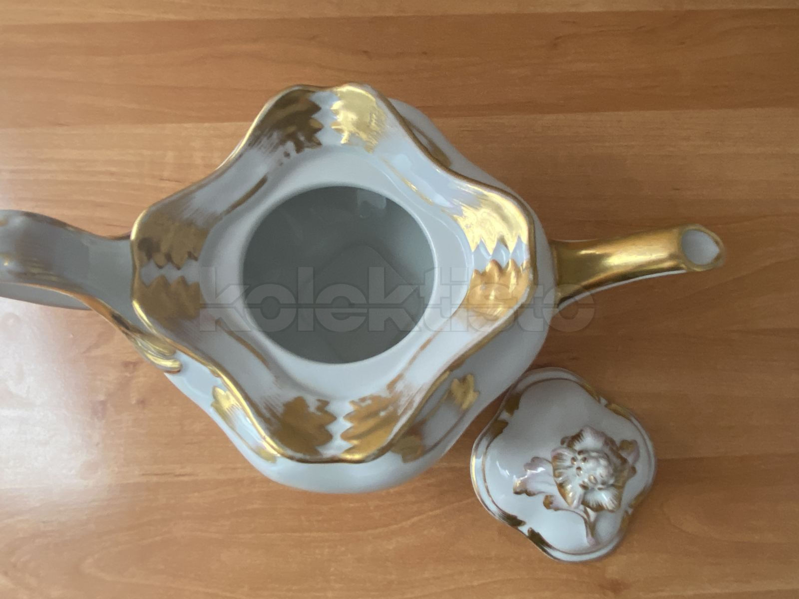Porcelánová konvice