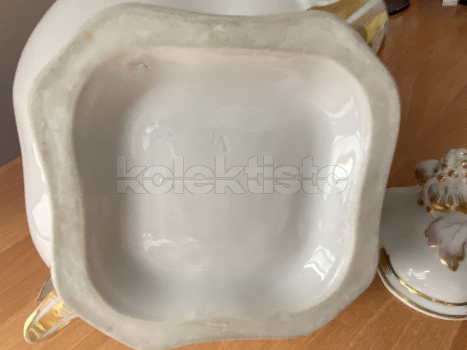 Porcelánová konvice