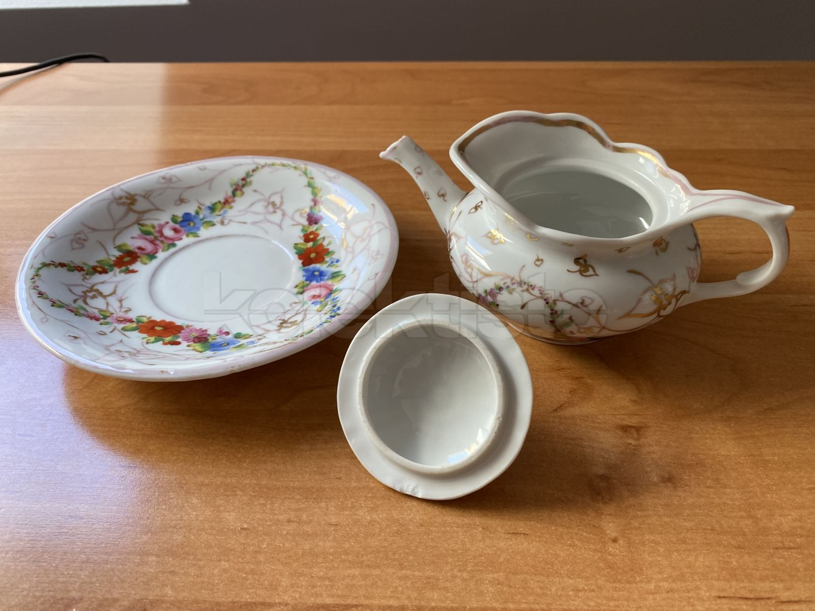 Porcelánová konvička pro 1 osobu s talířkem zn. CF Březová