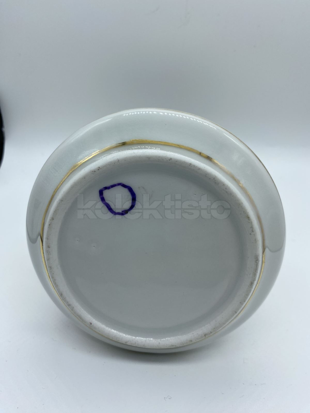 Porcelánová konvice na mléko