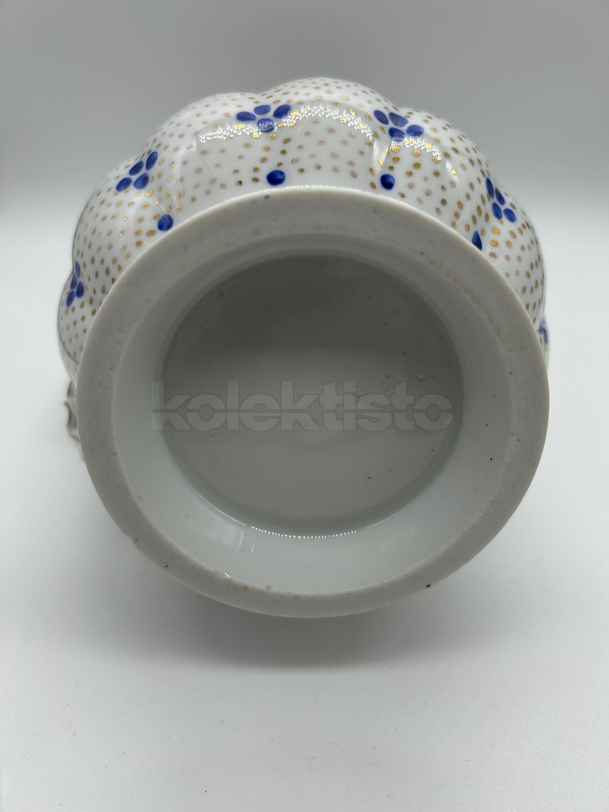 Porcelánová konvice na mléko