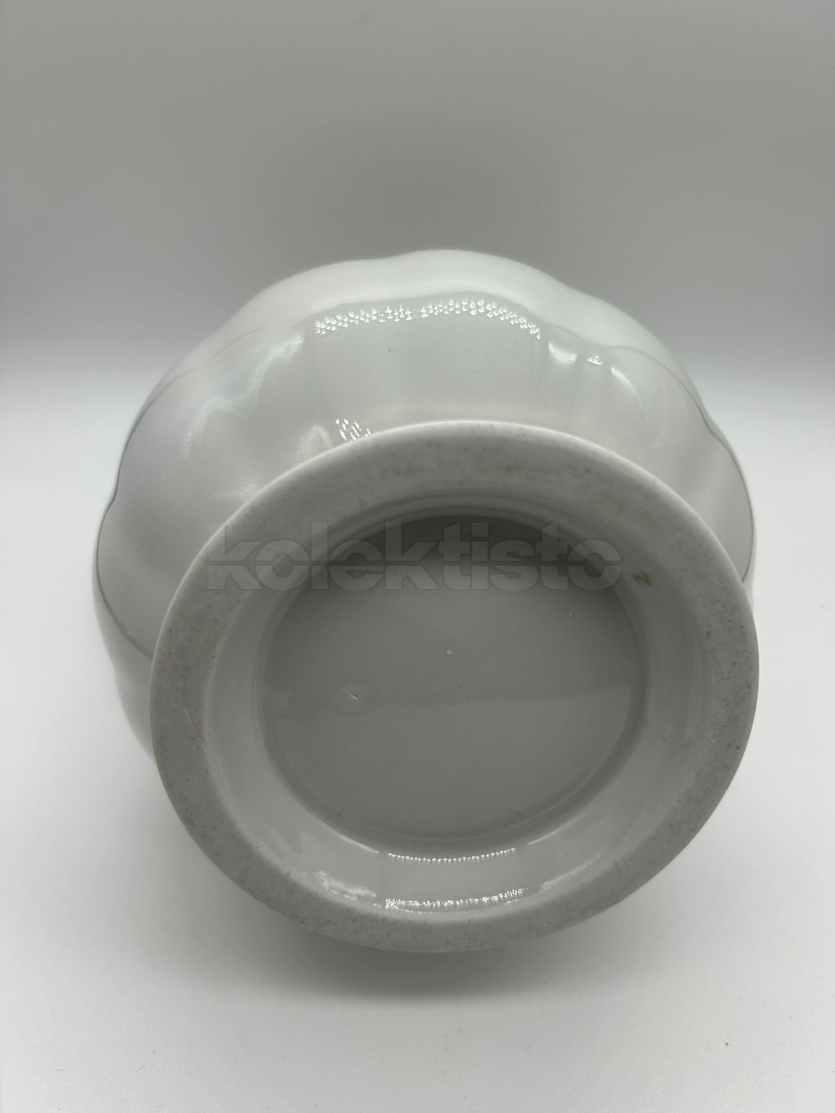 Porcelánová konvice na mléko