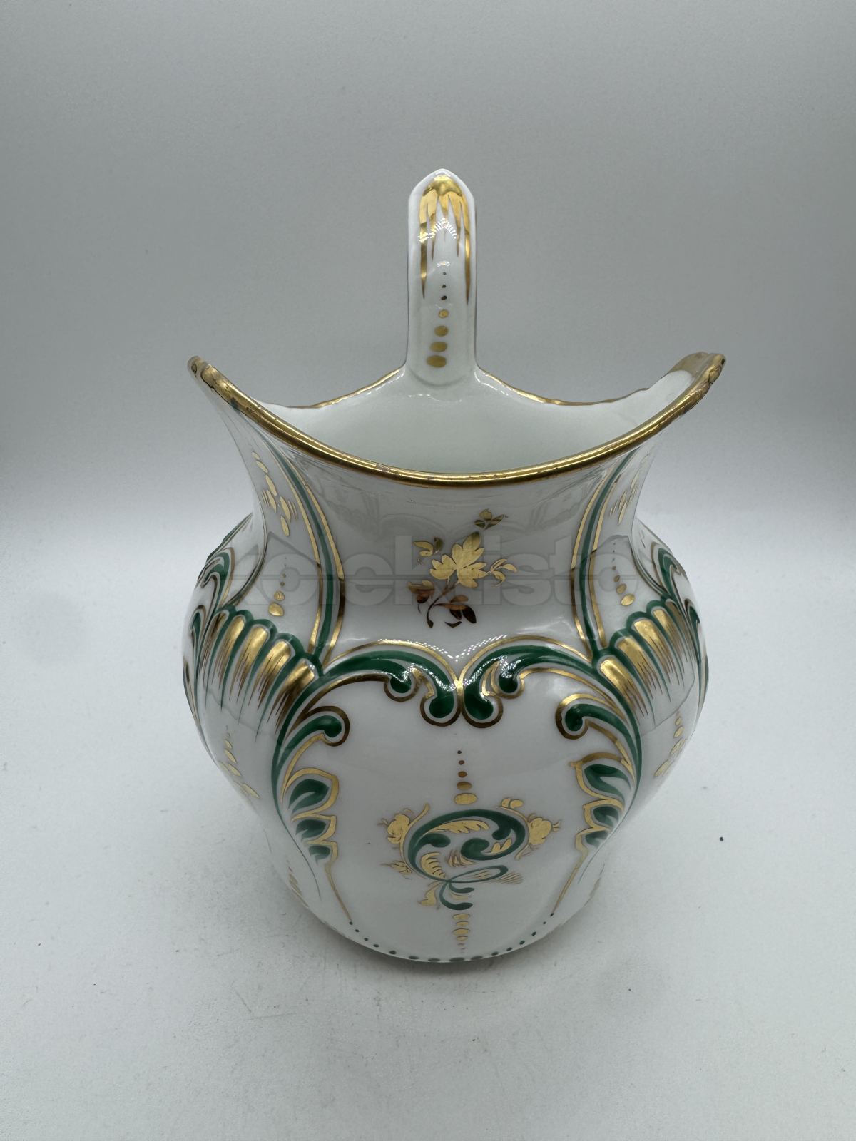Porcelánová konvice na mléko