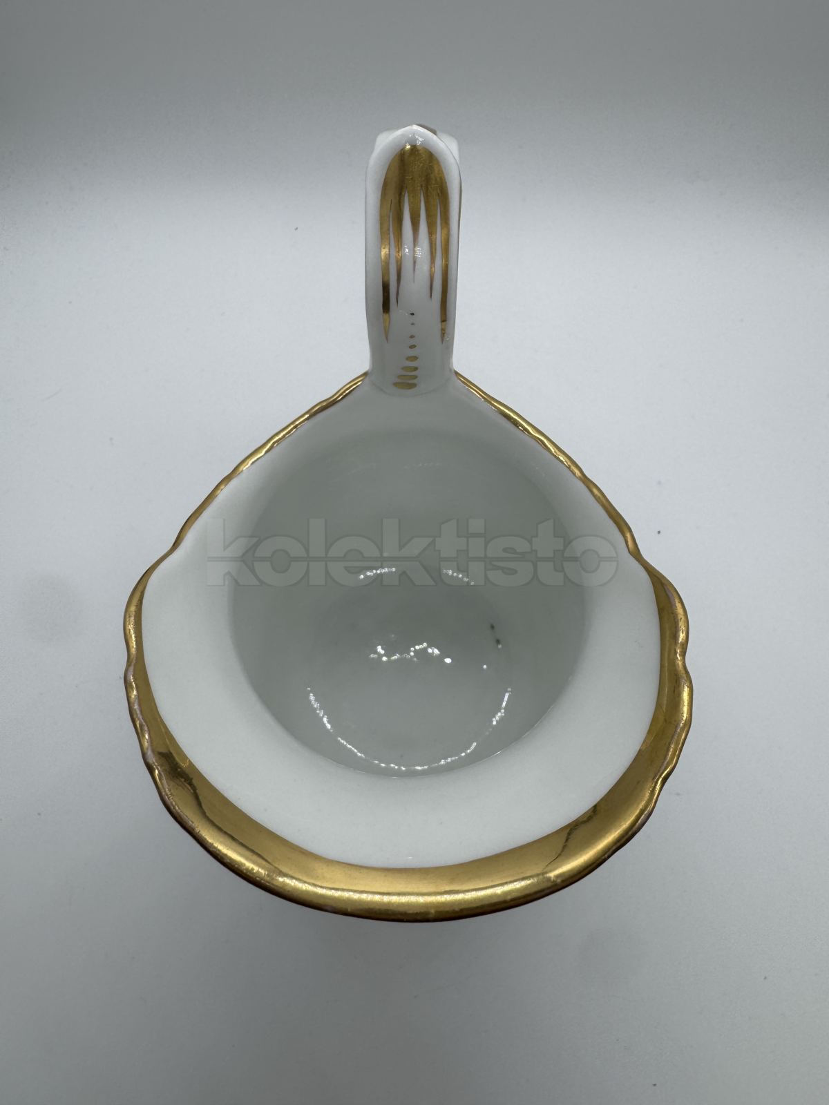 Porcelánová konvice na mléko