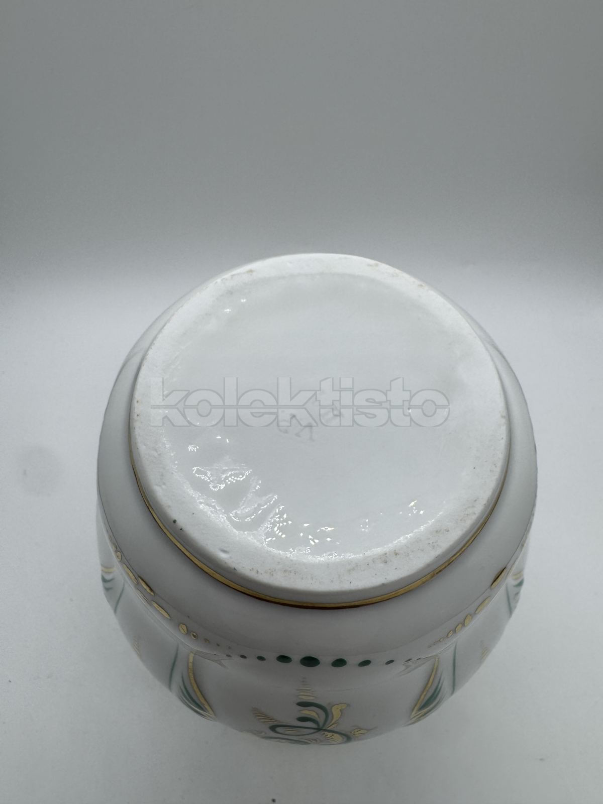 Porcelánová konvice na mléko