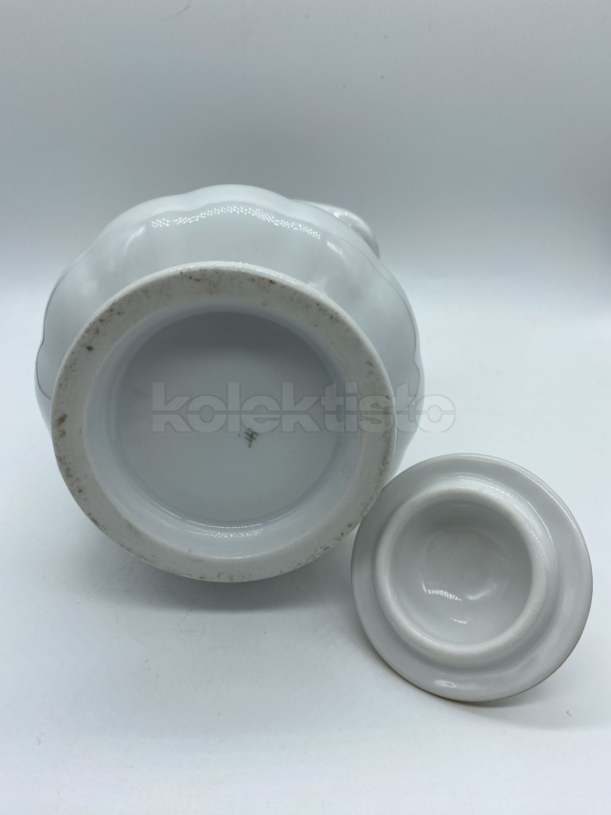 Porcelánová konvice na mléko