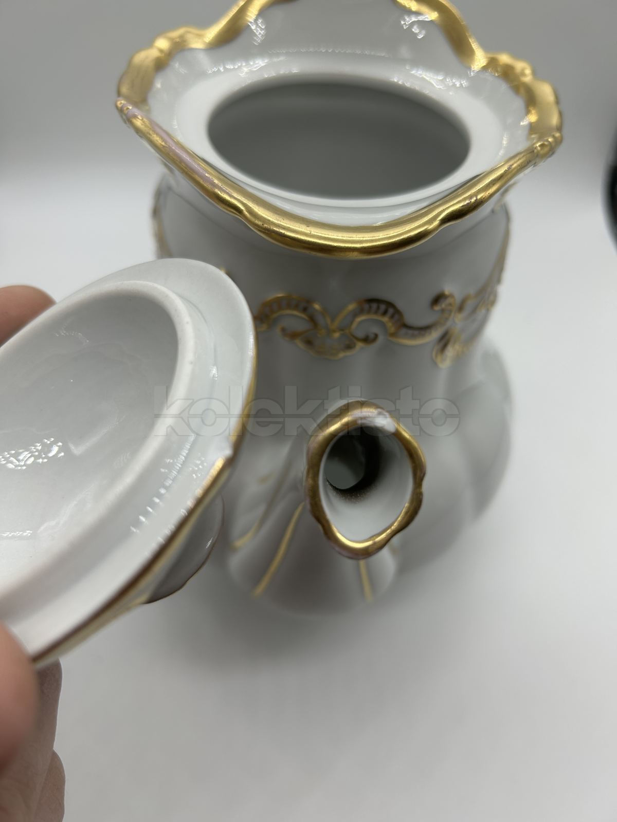 Porcelánová konvice