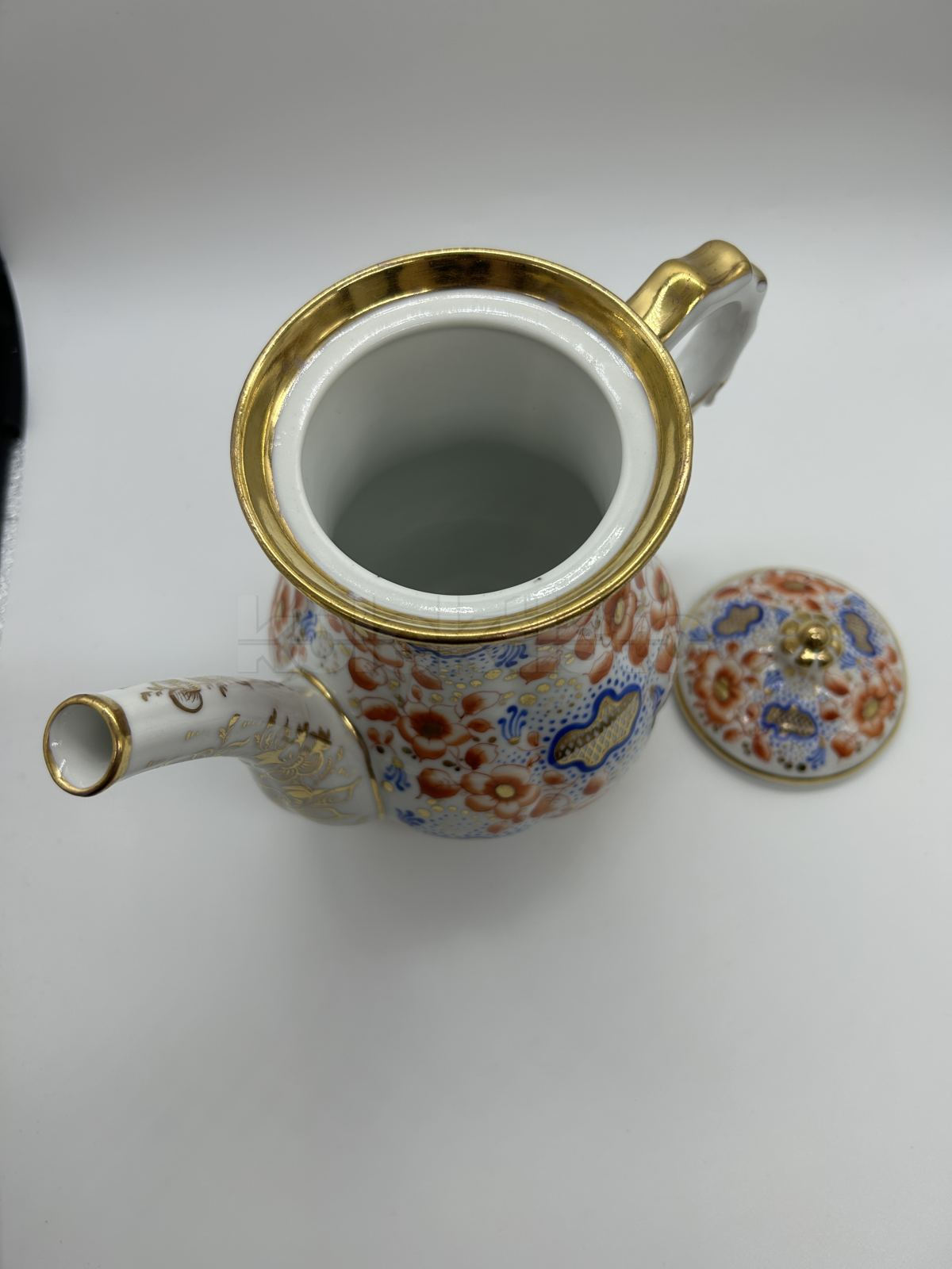 Porcelánová konvice ze sady porcelánu
