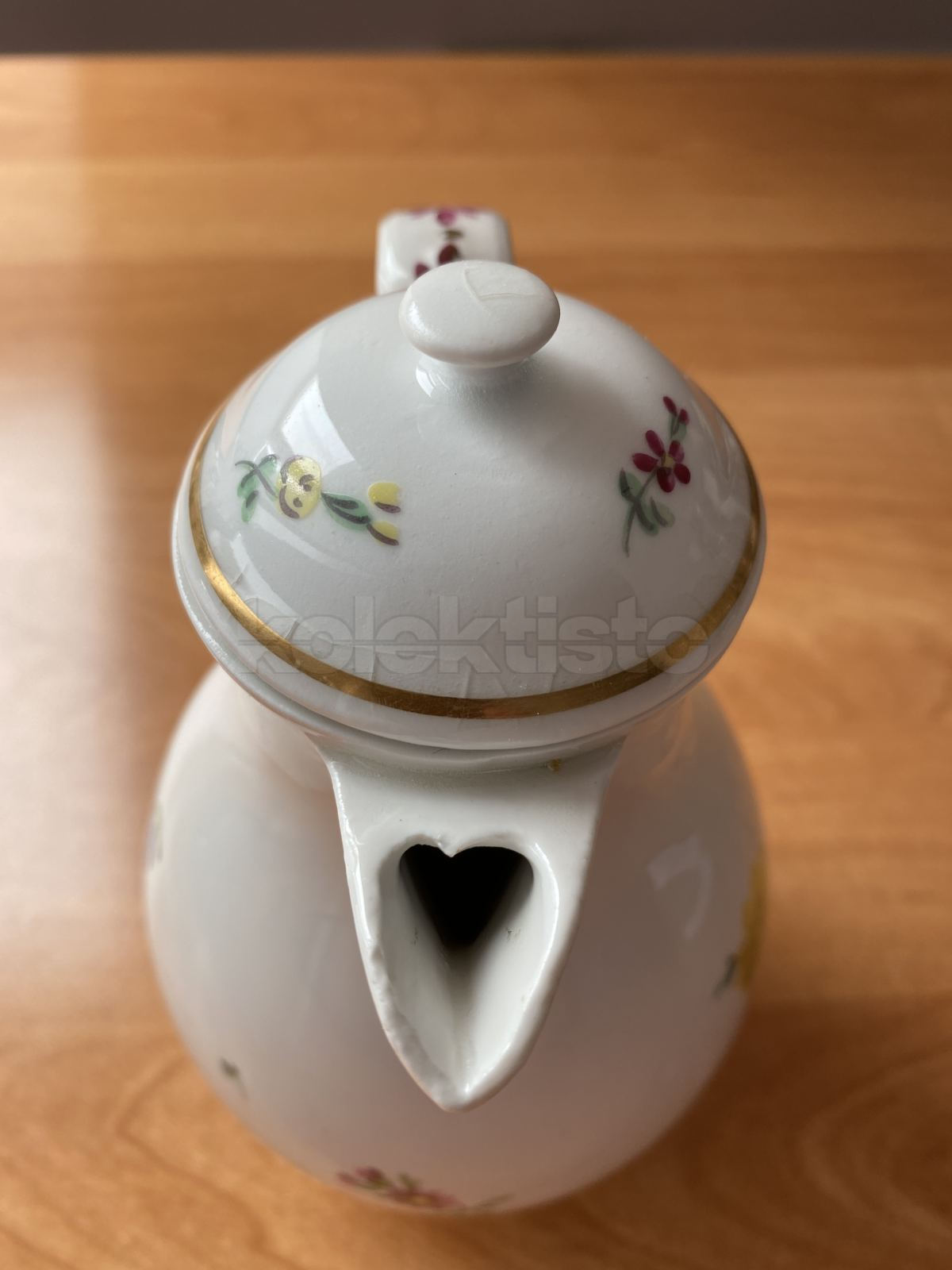 Porcelánová konvice na kávu