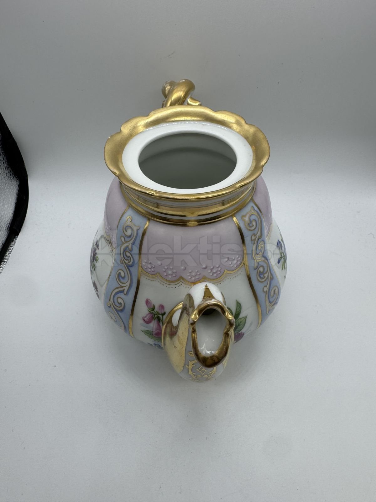 Porcelánová konvice
