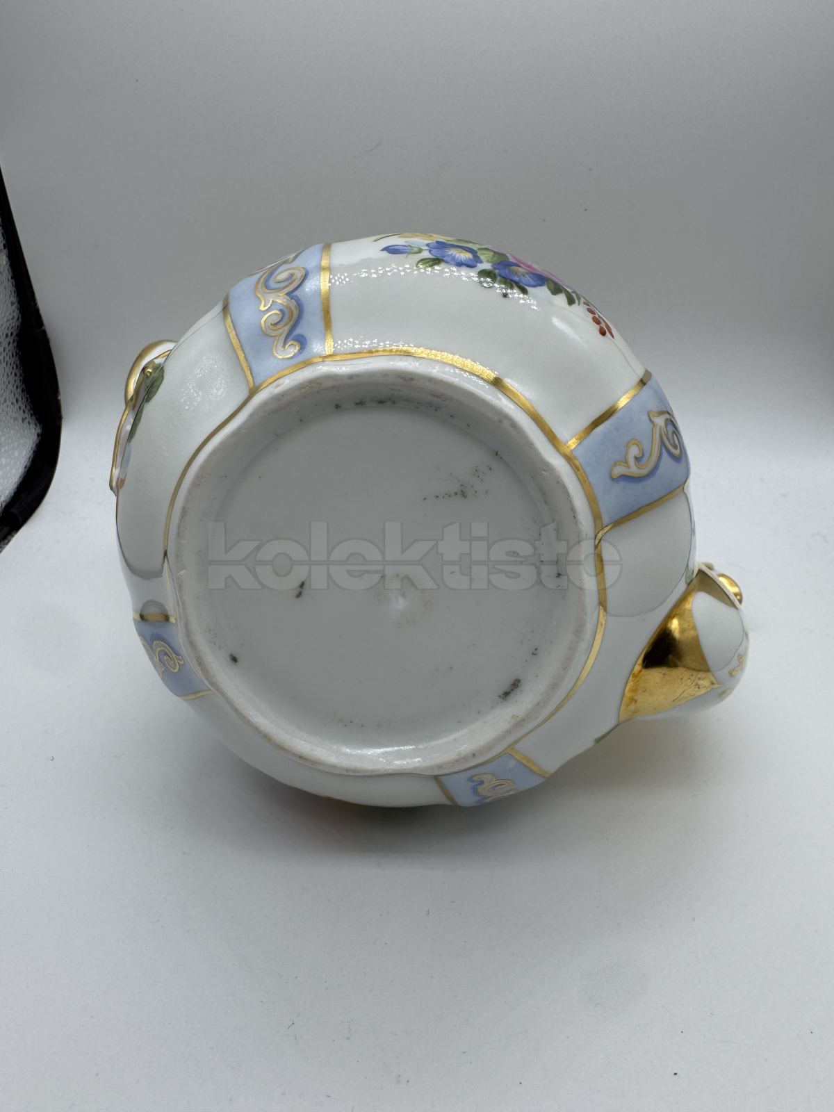 Porcelánová konvice