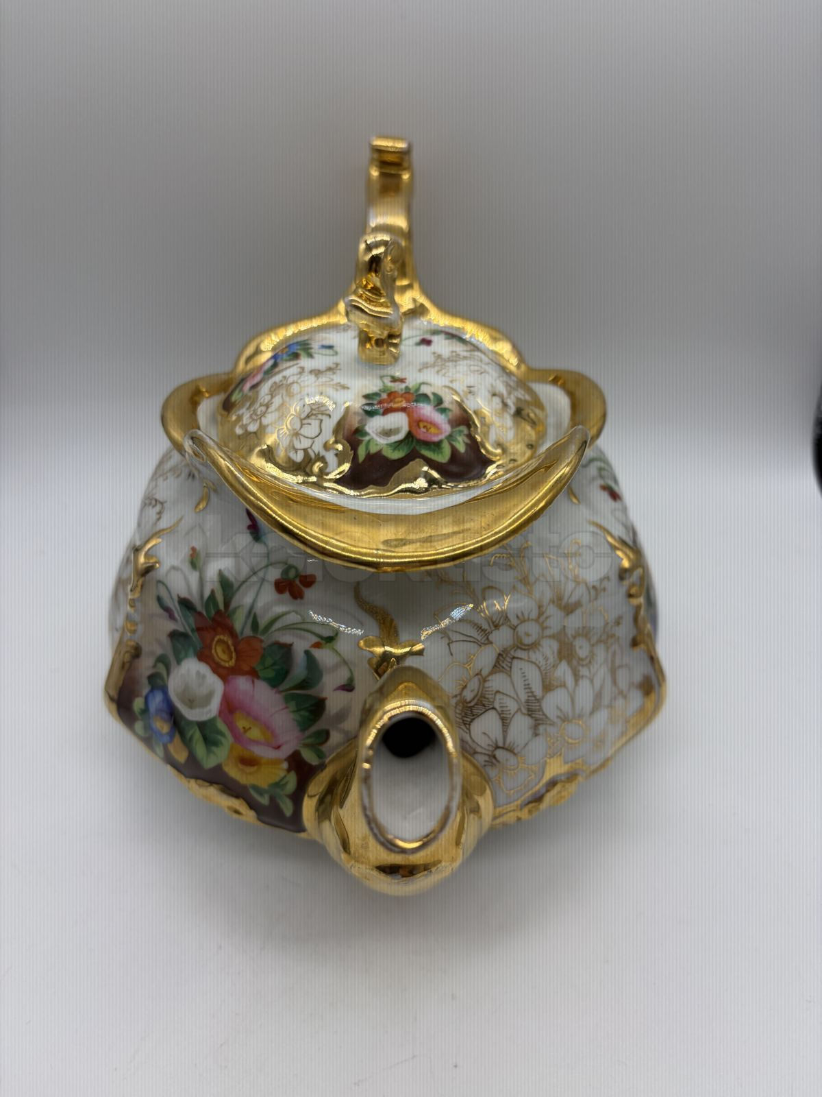 Porcelánová konvice