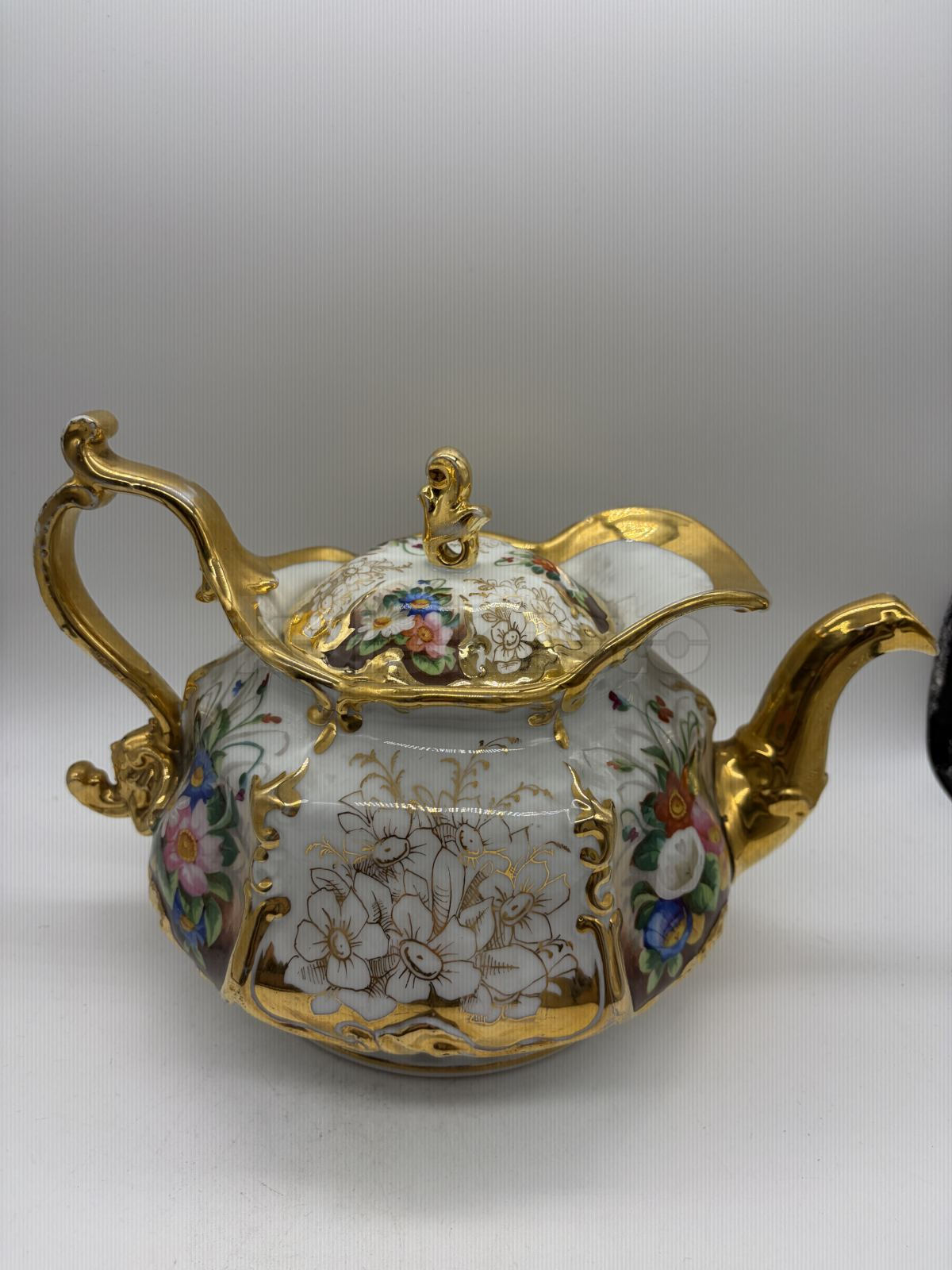 Porcelánová konvice