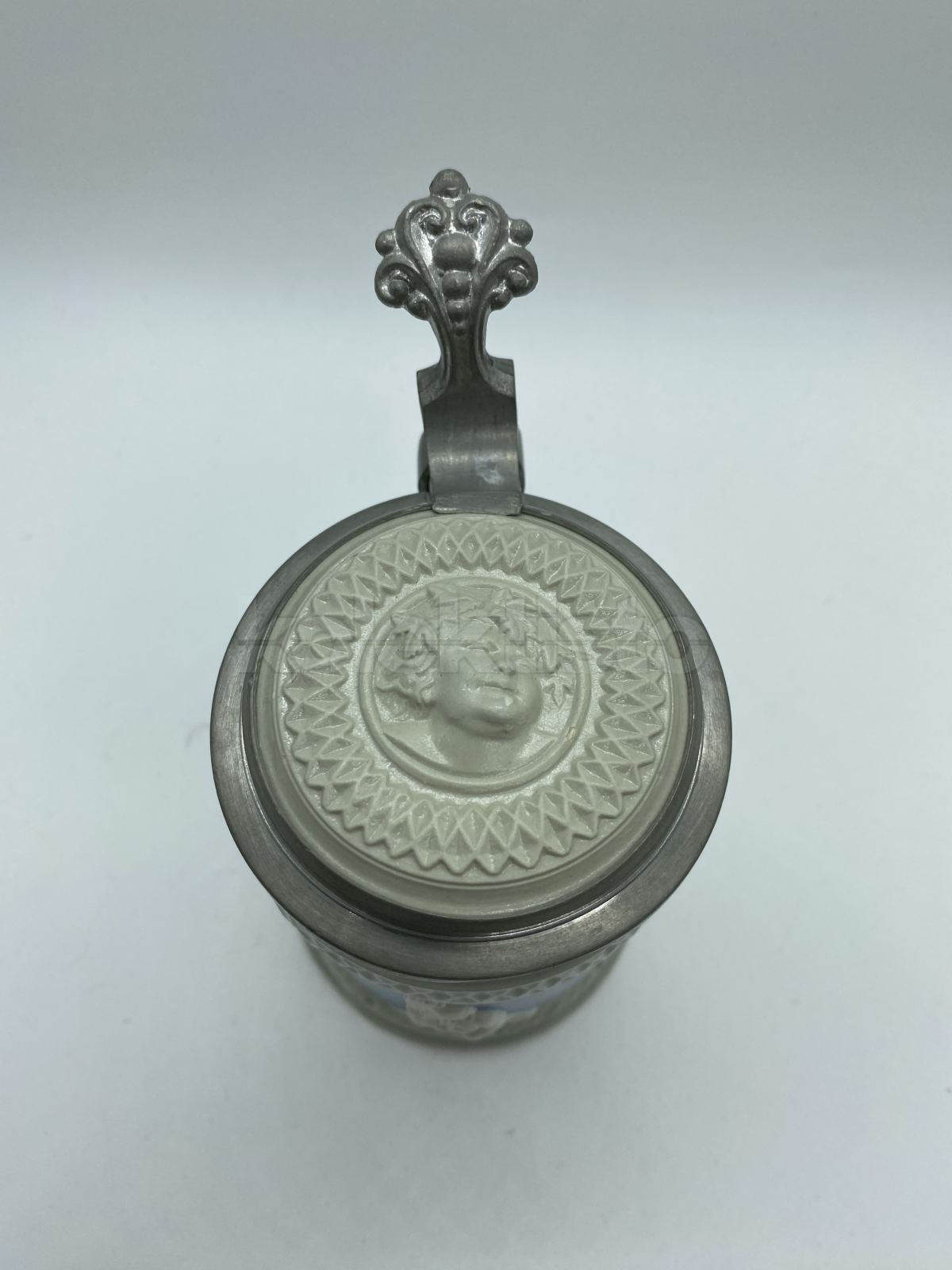 Porcelánový korbel