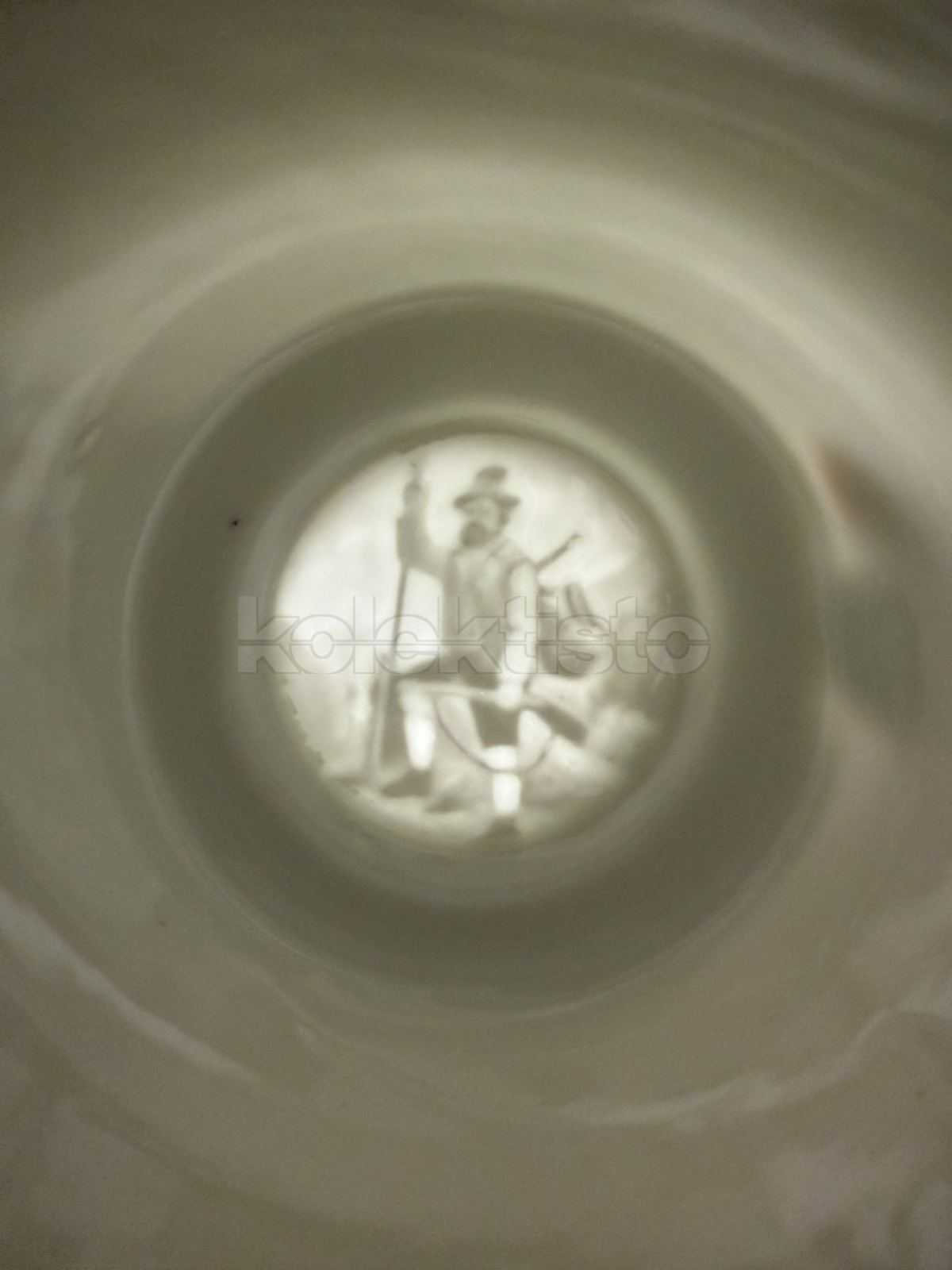 Porcelánový korbel s průsvitkou a cínovým víkem
