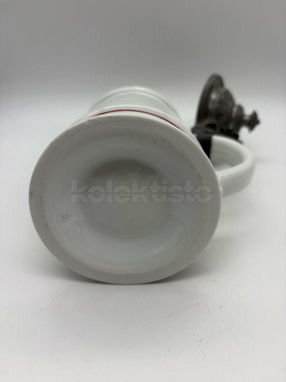Porcelánový korbel s průsvitkou a cínovým víkem
