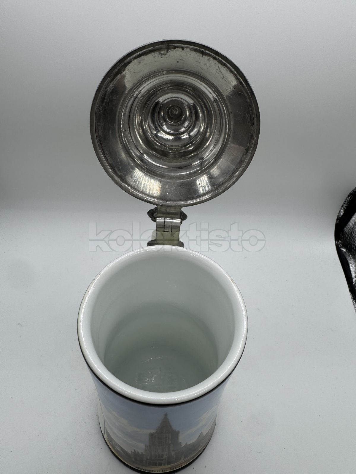 Porcelánový korbel z města ULM s průsvitkou na dně