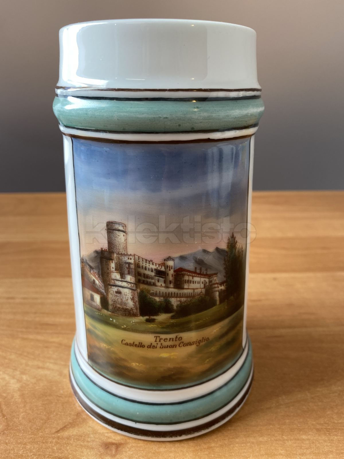 Porcelánový korbel s průsvitkou