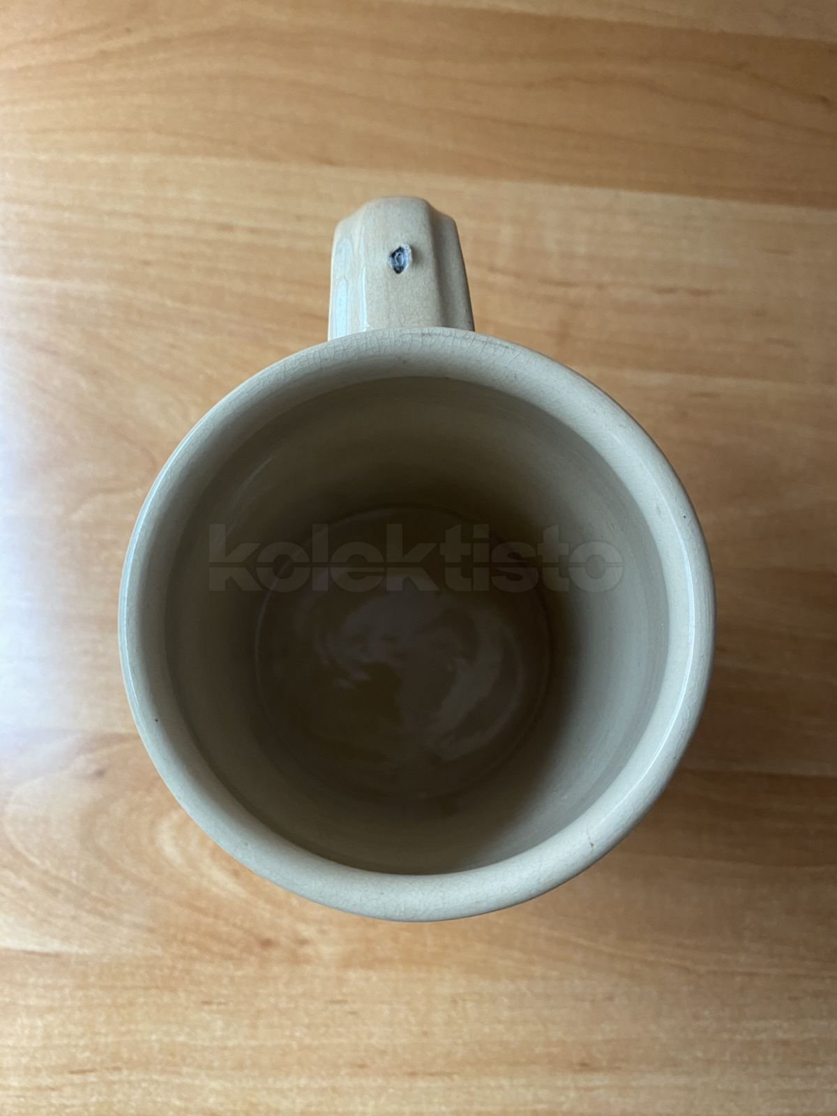 Keramický korbel s pijáckou tématikou a trpaslíky