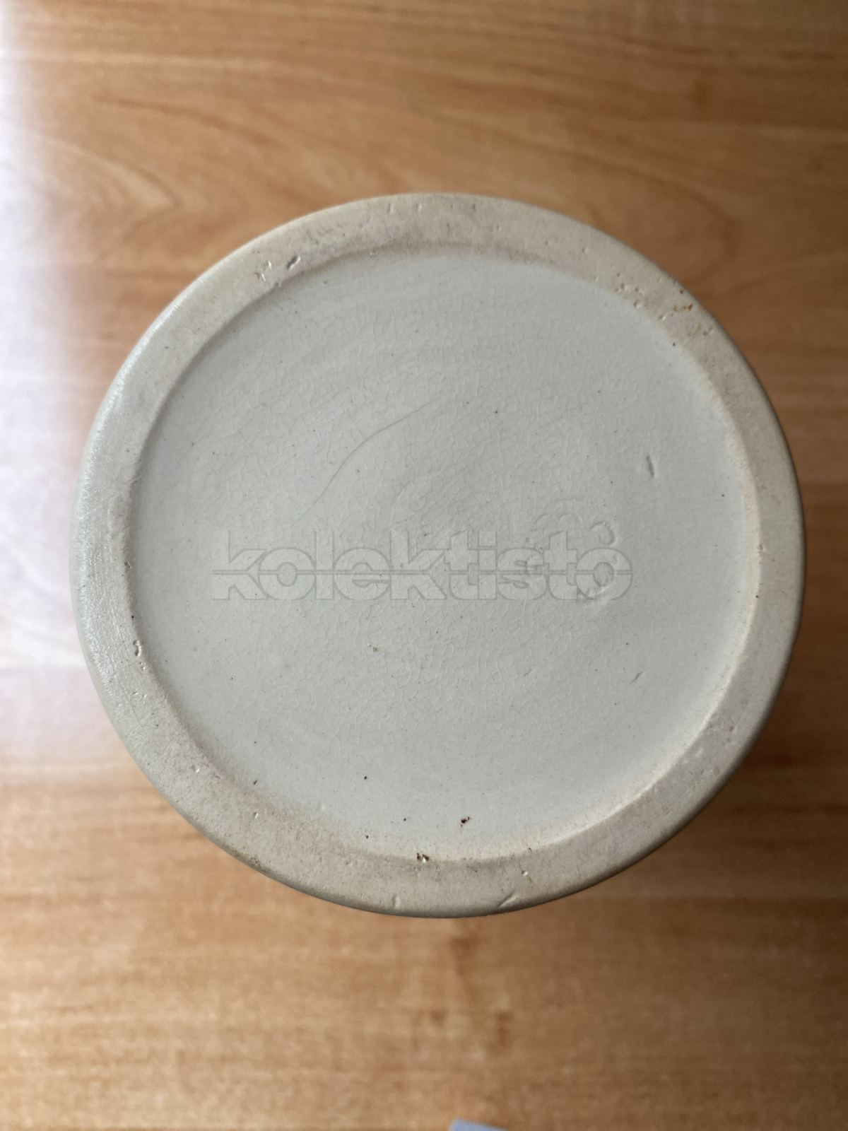 Keramický korbel s pijáckou tématikou a trpaslíky