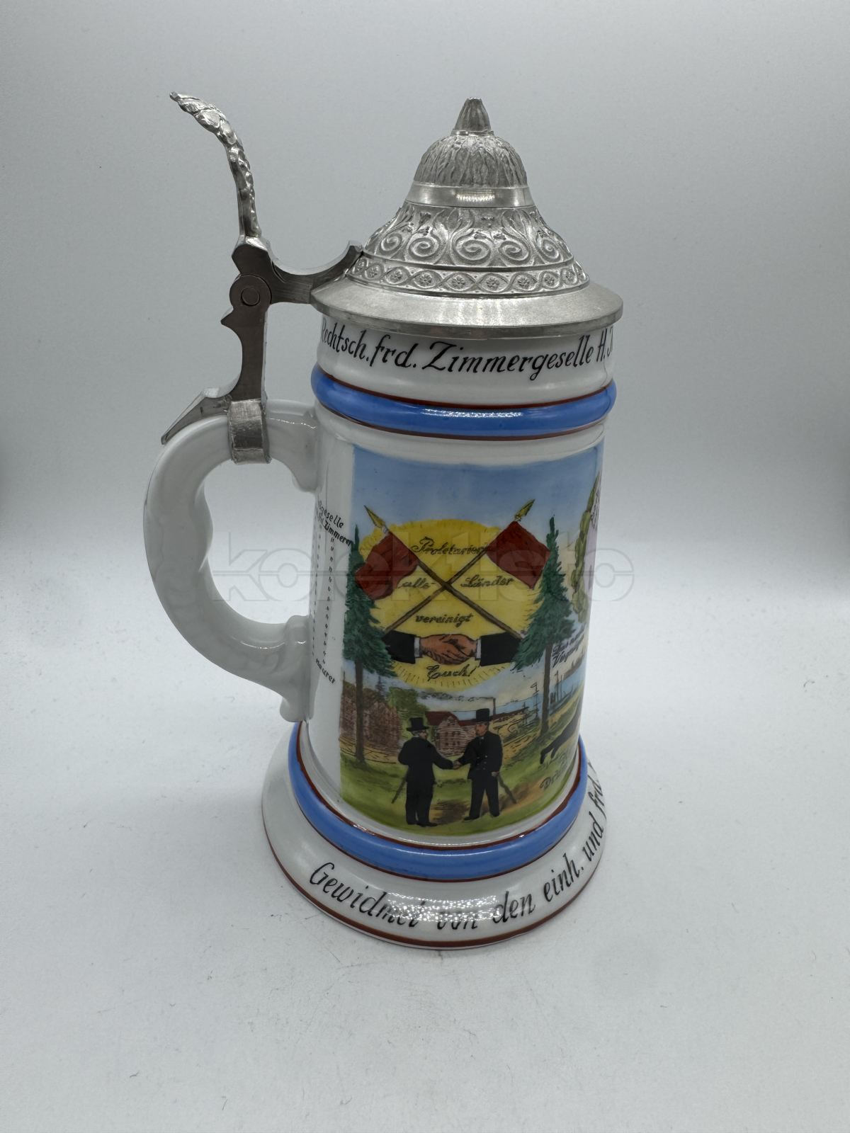 Porcelánový korbel s cínovým víkem a malbou s loveckým motivem, na dně průsvitka