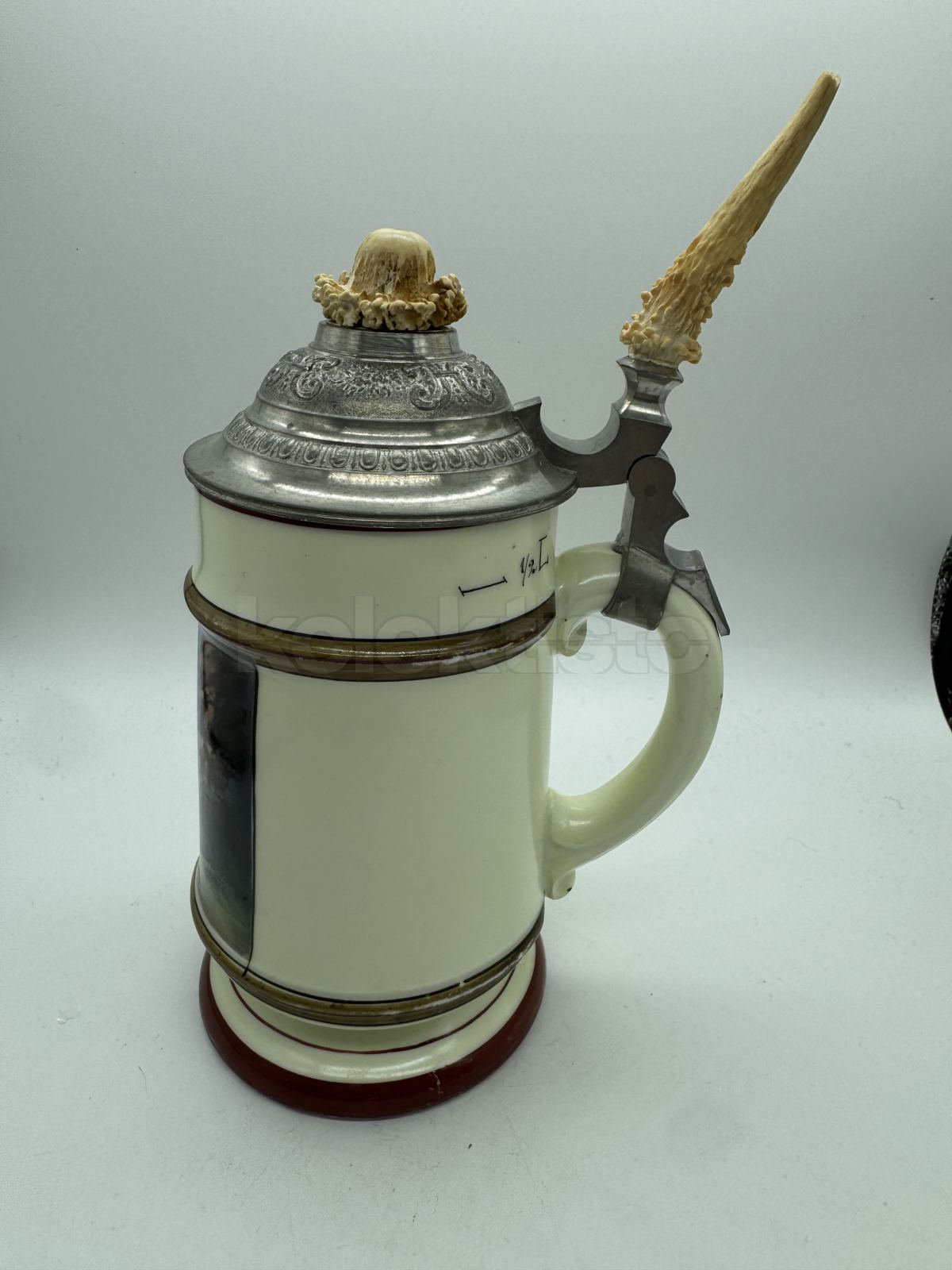 Porcelánový korbel s průsvitkou a loveckým motivem