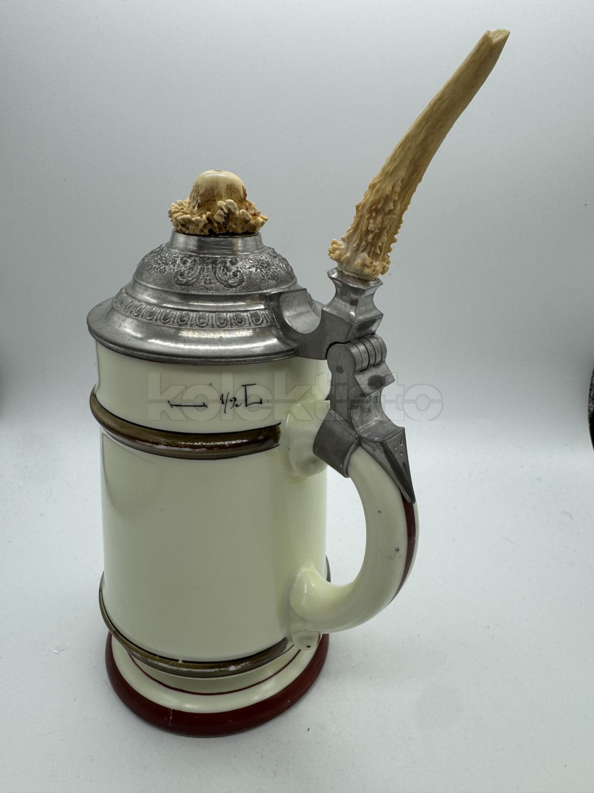 Porcelánový korbel s průsvitkou a loveckým motivem