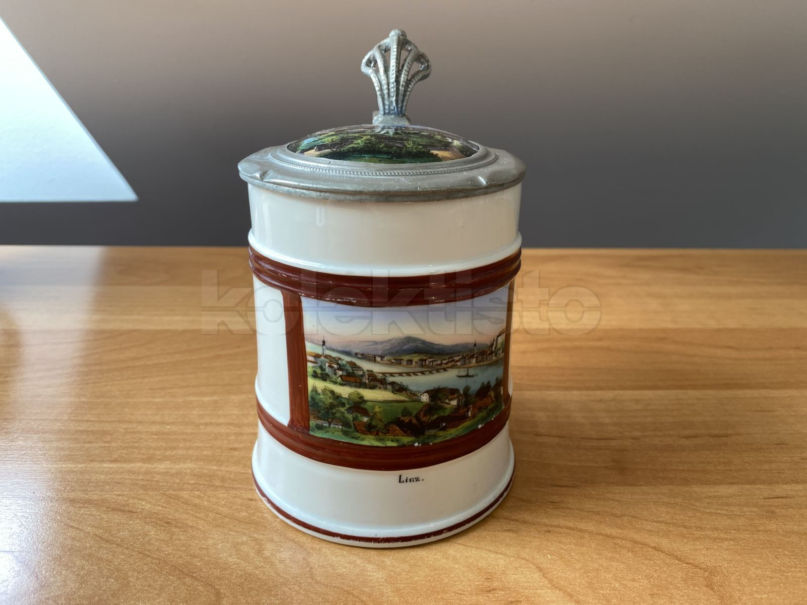 Porcelánový korbel s víkem